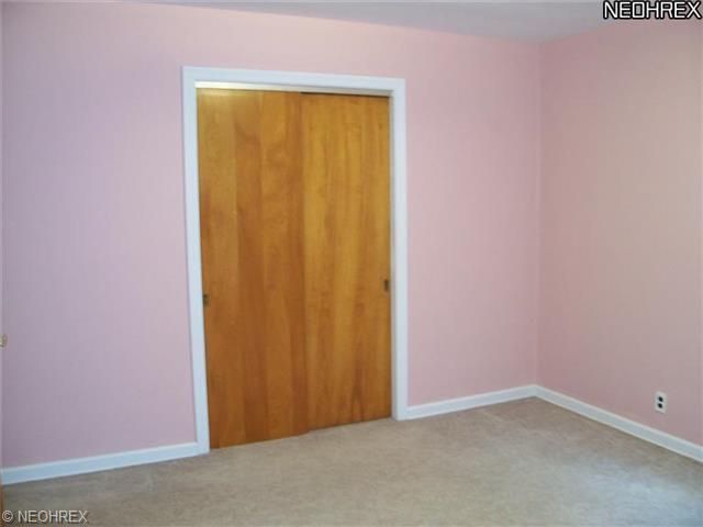 413 Tudor Ln, Youngstown, OH 44512 photo 9