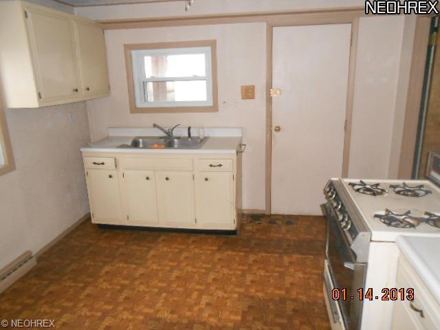 226 Winckles St, Elyria, OH 44035 photo 4