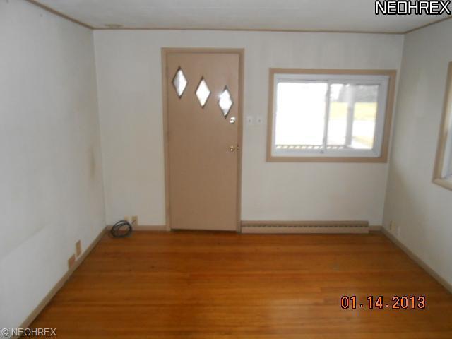 226 Winckles St, Elyria, OH 44035 photo 3
