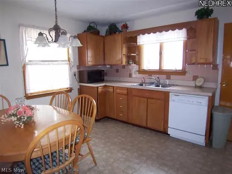 1830 Harbor Ave, Ashtabula, OH 44004 photo 6