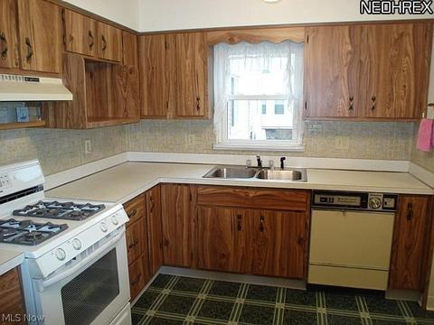 920 E 250th St, Euclid, OH 44132 photo 4