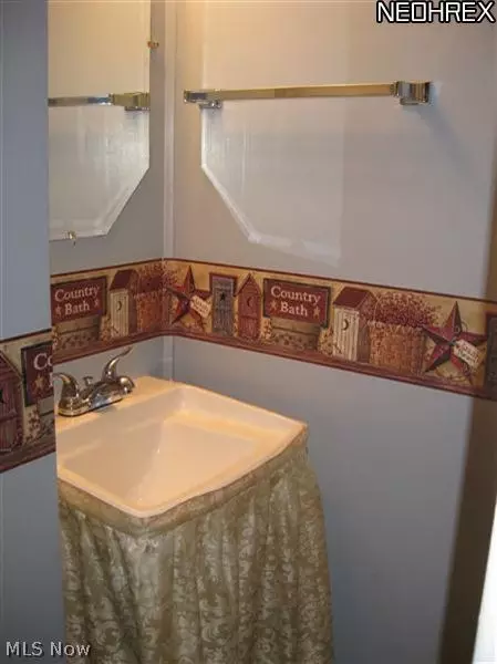 1176 Hampton Rd, Kent, OH 44240 photo 9