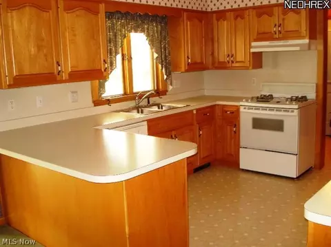 1924 Dover Ave, Dover, OH 44622 photo 2