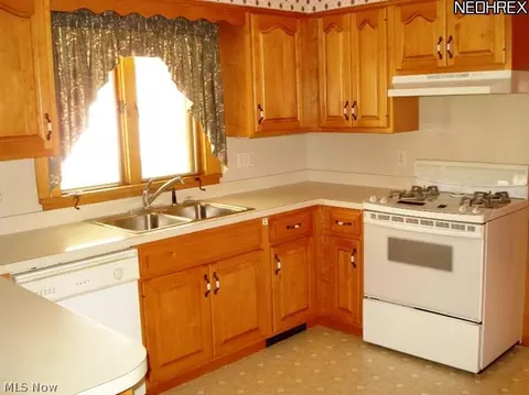 1924 Dover Ave, Dover, OH 44622 photo 3