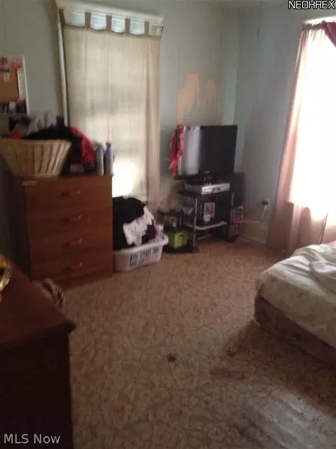 752 Hazel St, Akron, OH 44305 photo 4