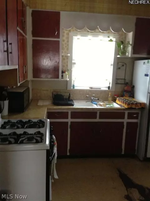 752 Hazel St, Akron, OH 44305 photo 8