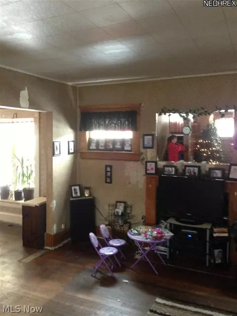 752 Hazel St, Akron, OH 44305 photo 5