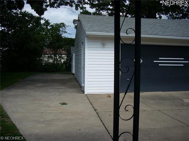 31505 Daniel Dr, Eastlake, OH 44095 photo 7