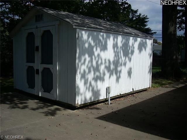 31505 Daniel Dr, Eastlake, OH 44095 photo 8