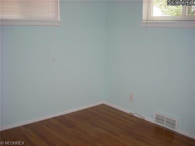 31505 Daniel Dr, Eastlake, OH 44095 photo 3