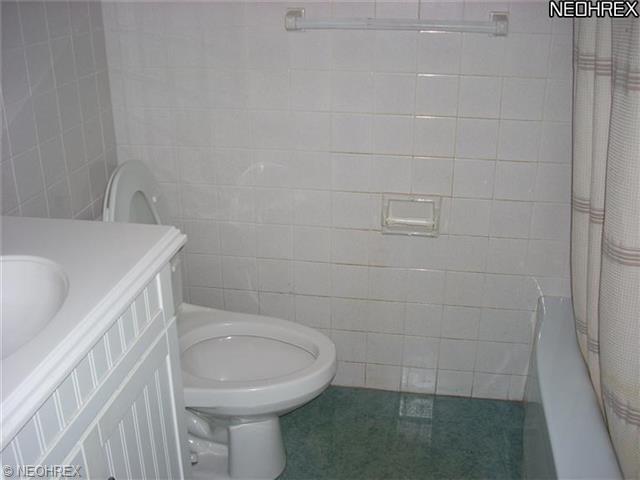 31505 Daniel Dr, Eastlake, OH 44095 photo 5