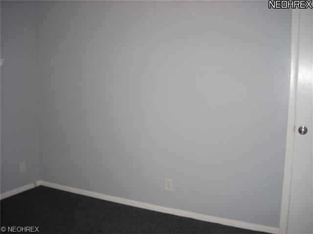 31505 Daniel Dr, Eastlake, OH 44095 photo 2