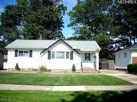 31505 Daniel Dr, Willowick, OH 44095 photo 1