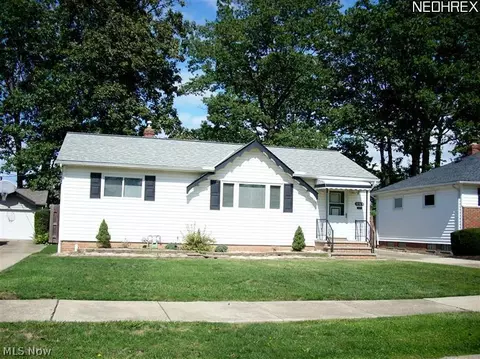 31505 Daniel Dr, Willowick, OH 44095 photo 2