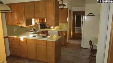 347 University Ave, Elyria, OH 44035 photo 4