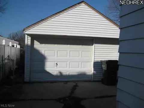29921 Elgin Rd, Wickliffe, OH 44092 photo 2