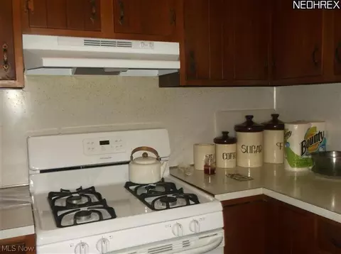470 13th St, Campbell, OH 44405 photo 10