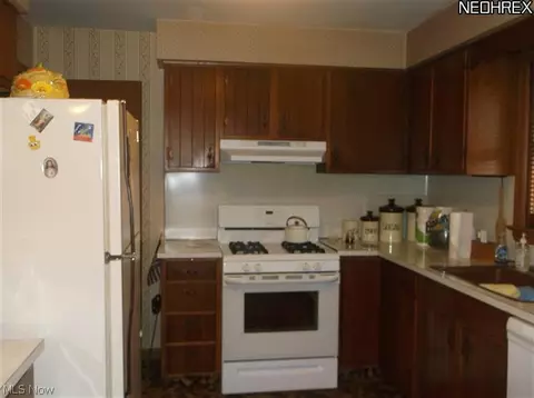 470 13th St, Campbell, OH 44405 photo 8