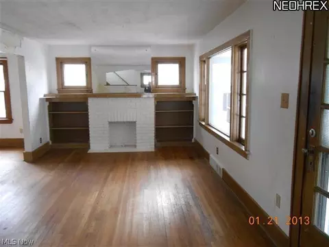 1127 Brown St, Akron, OH 44301 photo 3