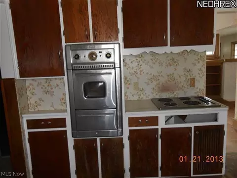 1127 Brown St, Akron, OH 44301 photo 5