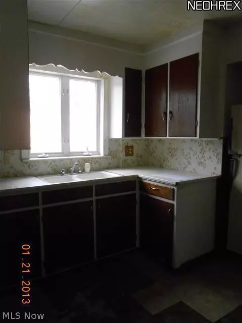 1127 Brown St, Akron, OH 44301 photo 6