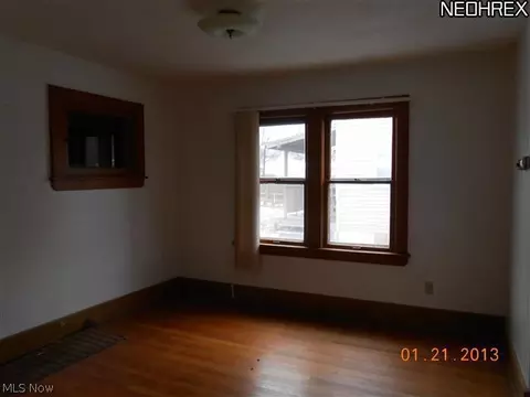 1127 Brown St, Akron, OH 44301 photo 4