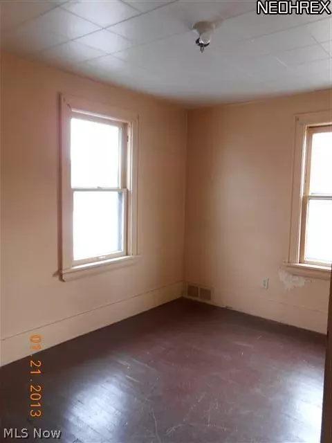 1127 Brown St, Akron, OH 44301 photo 9