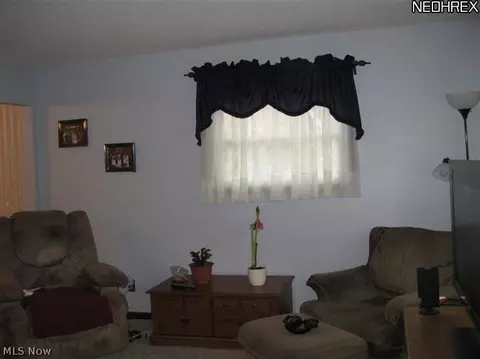 1364 Saxe Rd, Suffield, OH 44260 photo 3