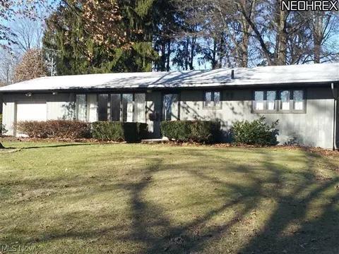 4627 Pleasant Hills Rd NW, Canton, OH 44708 photo 2