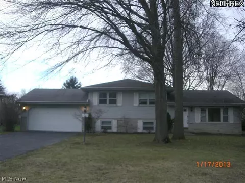 6900 Colleen Dr, Youngstown, OH 44512 photo 1