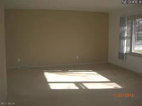 6900 Colleen Dr, Youngstown, OH 44512 photo 4