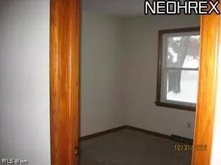 129 High St, Dover, OH 44622 photo 4