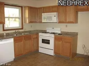 129 High St, Dover, OH 44622 photo 3
