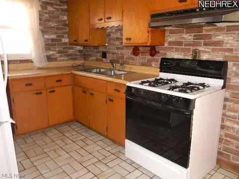 322 Hyde Ave, Niles, OH 44446 photo 7