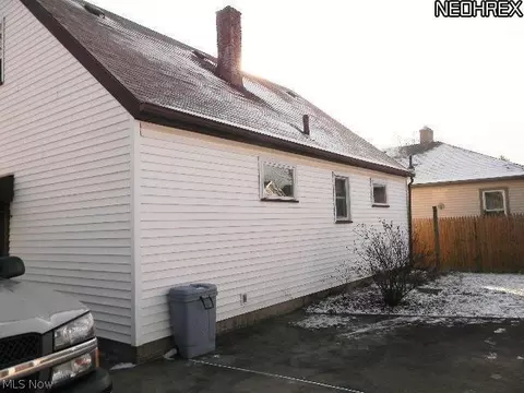 322 Hyde Ave, Niles, OH 44446 photo 2