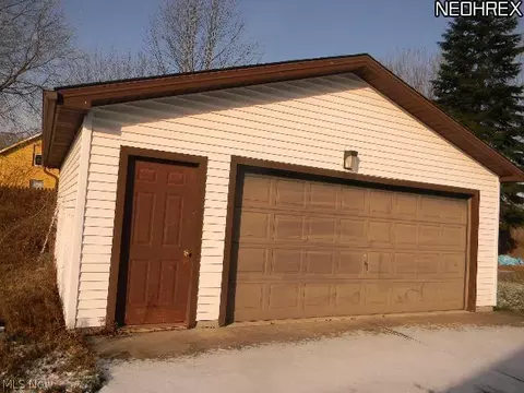 322 Hyde Ave, Niles, OH 44446 photo 3