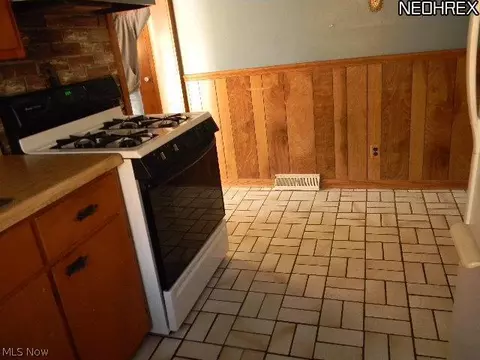 322 Hyde Ave, Niles, OH 44446 photo 9