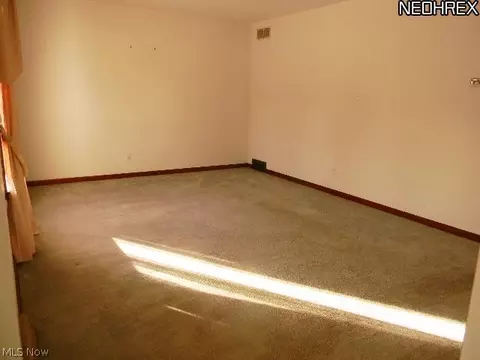 322 Hyde Ave, Niles, OH 44446 photo 5