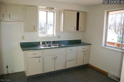 128 High St, Elyria, OH 44035 photo 4