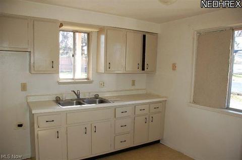 128 High St, Elyria, OH 44035 photo 3