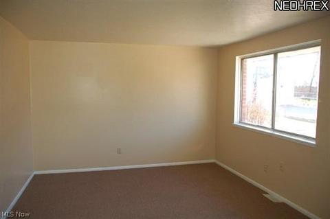 128 High St, Elyria, OH 44035 photo 5