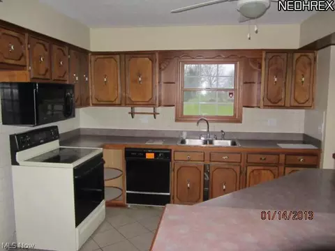126 Valley Forge Cir, Elyria, OH 44035 photo 3