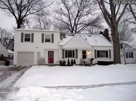 145 Sheldon Dr, Akron, OH 44313 photo 1