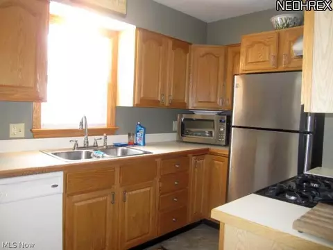 145 Sheldon Dr, Akron, OH 44313 photo 9