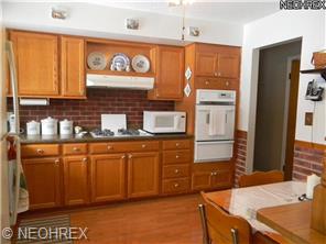 6955 Colleen Dr, Youngstown, OH 44512 photo 2