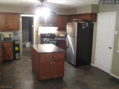 143 Mount Vernon Ct, Elyria, OH 44035 photo 2