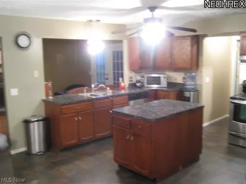 143 Mount Vernon Ct, Elyria, OH 44035 photo 7