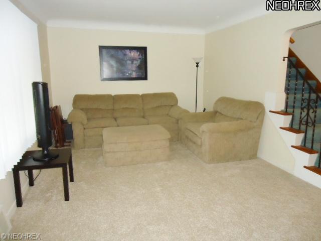 407 Clarmont Rd, Eastlake, OH 44095 photo 2