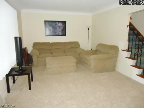 407 Clarmont Rd, Willowick, OH 44095 photo 3