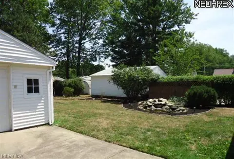 407 Clarmont Rd, Willowick, OH 44095 photo 8
